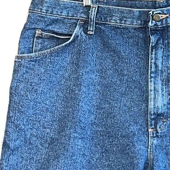 Wrangler Jeans Shorts Mens 42X9.5 Relaxed Fit Blue Pockets - Picture 2 of 10